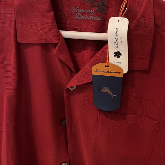 Genuine Tommy Bahama Short Sleeve Red Floral button down Shirt NEW WITH TAGS - Picture 7 of 8